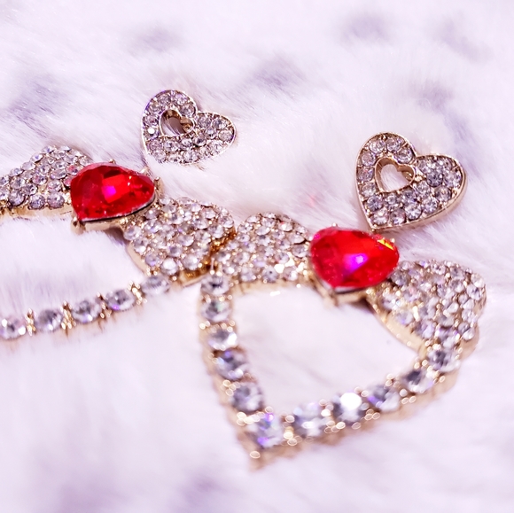 Gold ruby red and white crystal heart drop earring - Picture 7 of 11